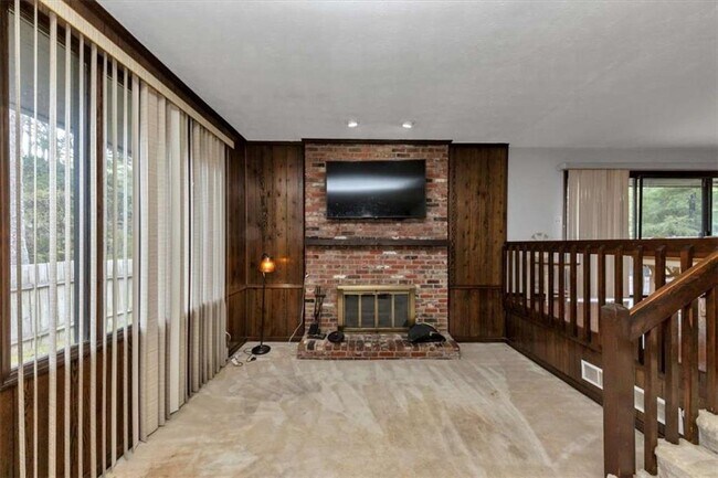 Building Photo - 3215 Redona Dr