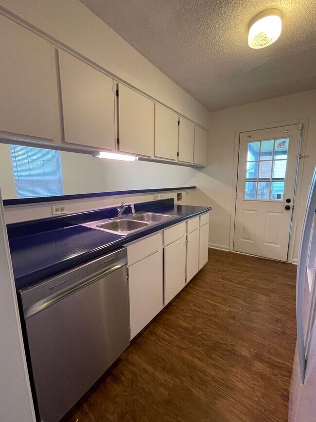 Building Photo - 3 Bed in North Murfreesboro