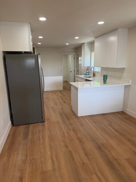 Building Photo - 2543 Highland Dr