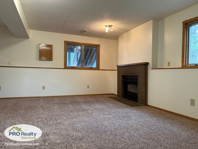 Building Photo - 3 Bedroom Home in Shoreview