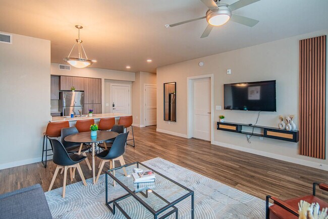 Building Photo - 2044 S Willow Creek Apartment