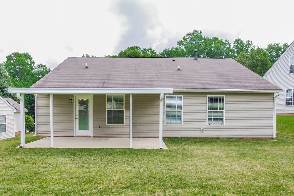 Building Photo - 533 River View Dr