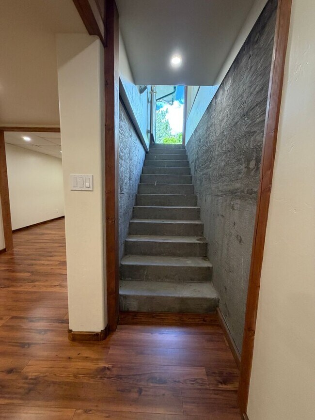 Building Photo - 2708 Delwood Ave