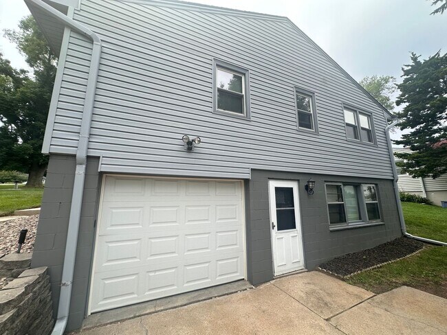 Building Photo - 4 Bedroom Home in Keystone