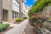 Building Photo - 1228 Madison Towns Ln