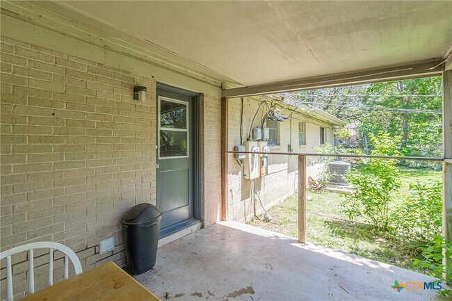 Building Photo - 133 Algarita Rd