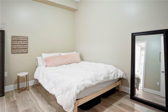 Building Photo - 1101 Walnut St