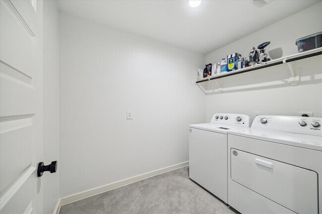 Building Photo - 919 Starcross Bnd Dr