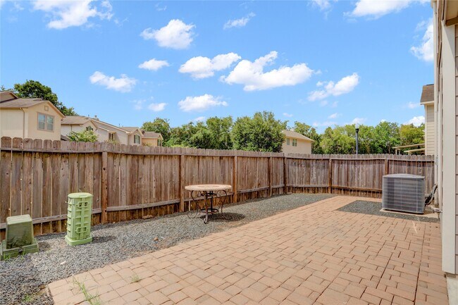 Building Photo - 10046 Hillside Bayou Dr