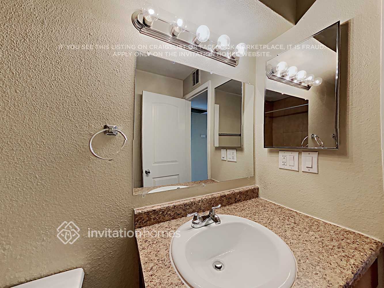 Building Photo - 2335 E Beverly Ln