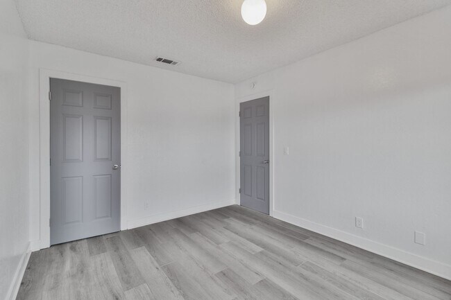 Building Photo - Moh116