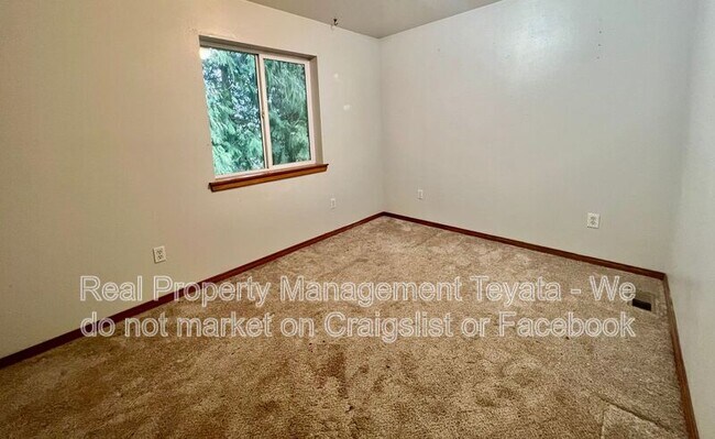 Building Photo - 450 W Alder Dr