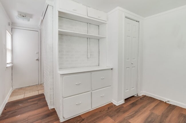 Building Photo - Remodeled three bed/one bath home in the heart of Carverdale