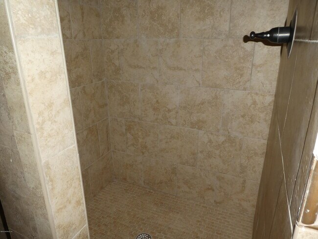 Building Photo - 8804 Ivymill Pl N