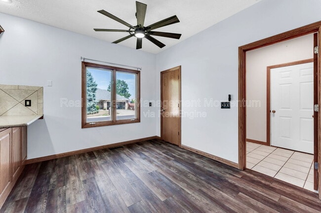 Building Photo - 514 N Ellen St