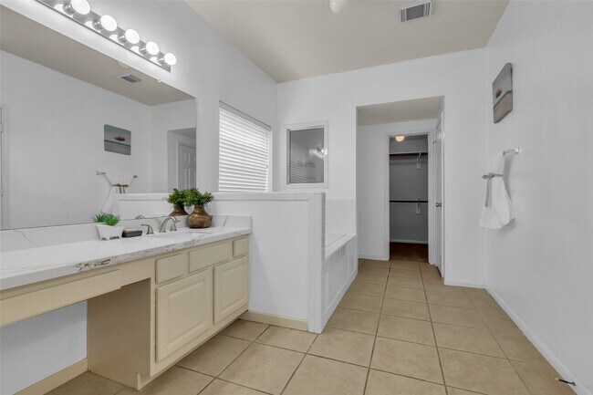 Building Photo - 210 Billingford Dr