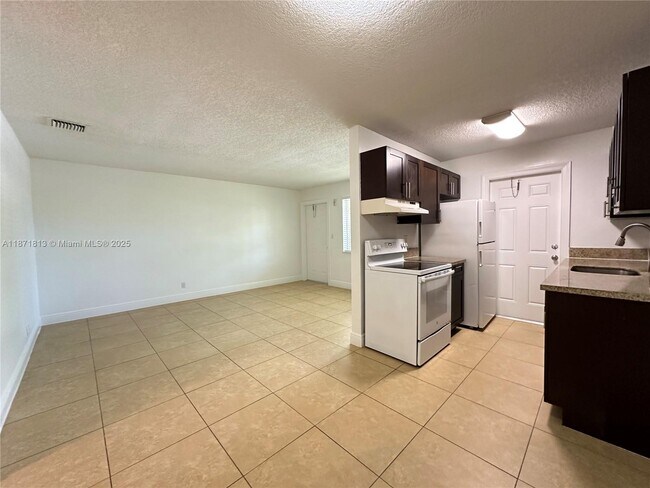 Primary Photo - 2900 NE 17th Ave