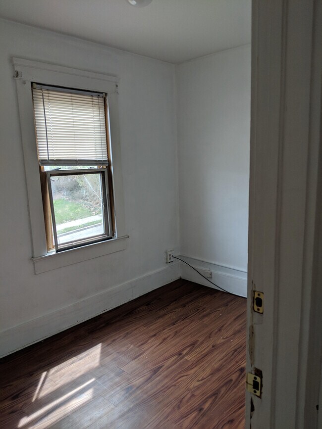 Building Photo - 4 bedroom house for rent