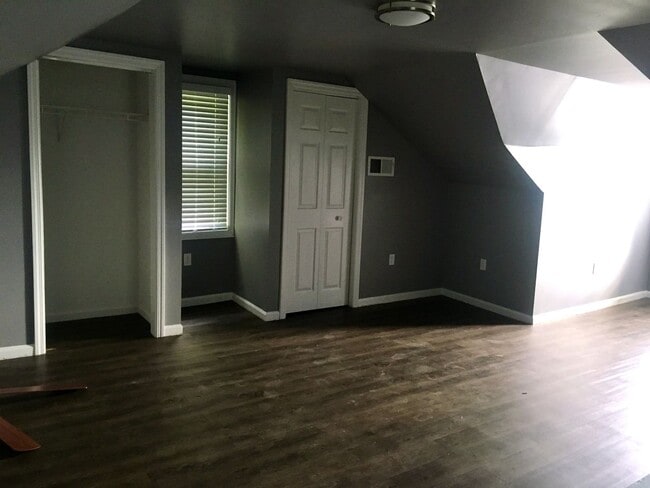 Building Photo - *** Mt. Washington * Renovated 4 Bedroom Home * Spacious & Stylish * One Block to Grandview * Pet...