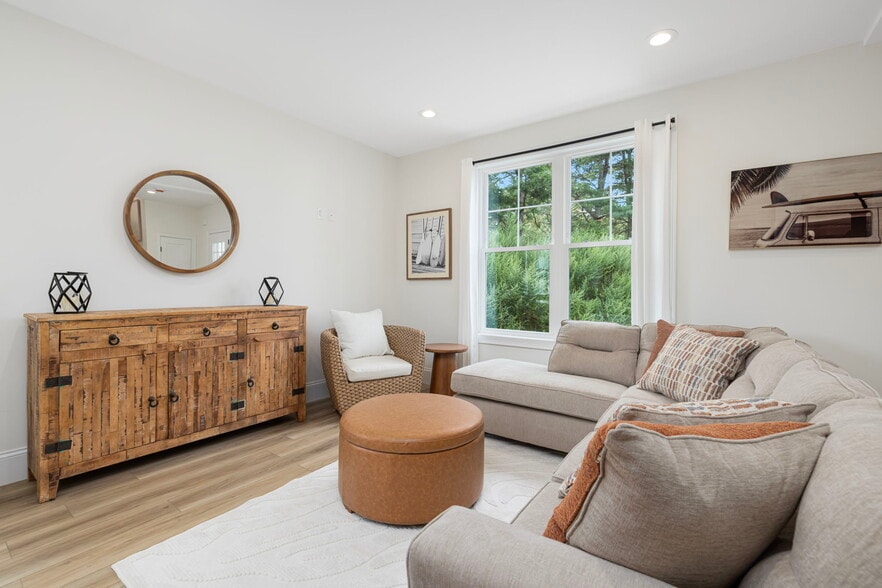 Building Photo - 50 S County Trl