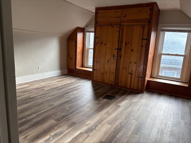 Building Photo - Spacious 3 Bedroom Home in the Heart of Downtown Delaware, OH!