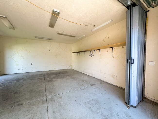 Building Photo - 1730 W Center St