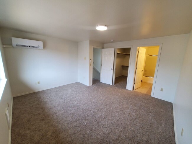 Building Photo - Quartz Ave 3plex/Ariserem-014