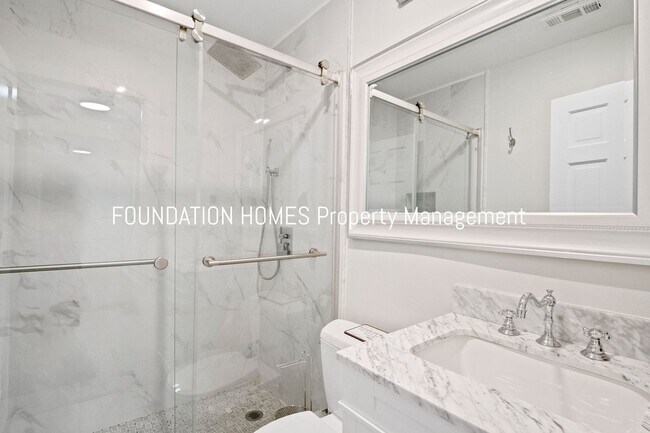 Building Photo - Upper Country Club Estate with Sweeping Vi...