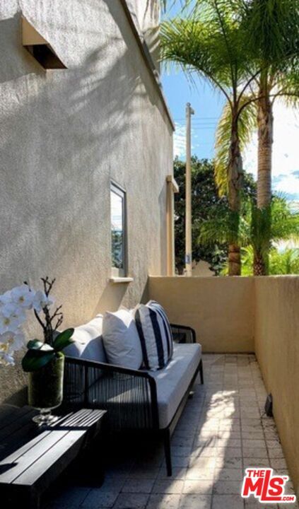 Building Photo - 1000 Granville Ave