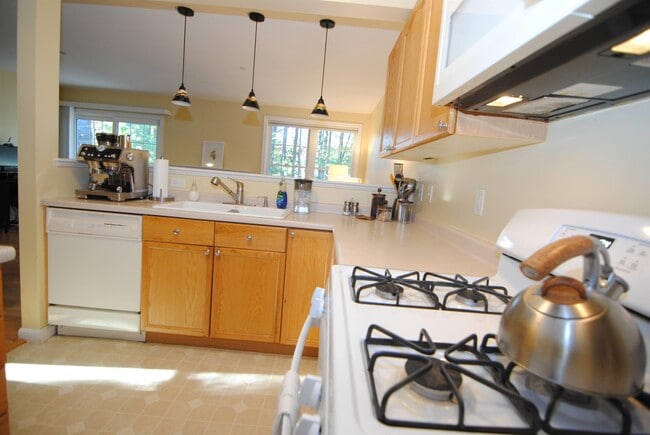 Building Photo - 81 Barrington Ave