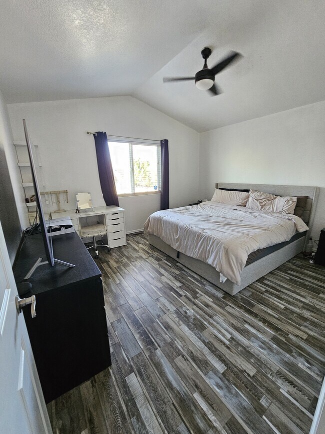 Building Photo - 8207 Monterey Way