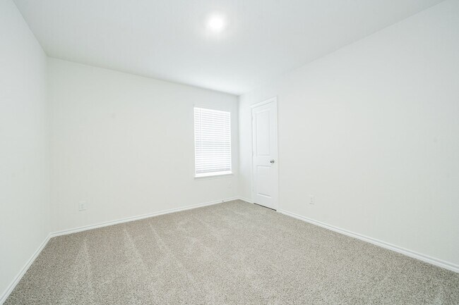 Building Photo - 2147 Thornton Dr