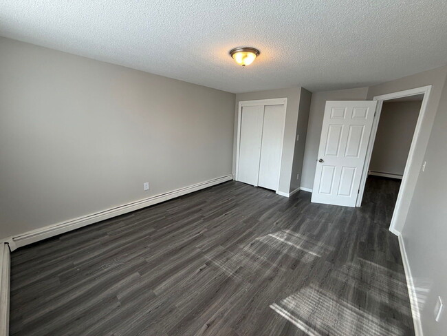 Building Photo - 682 Beech St