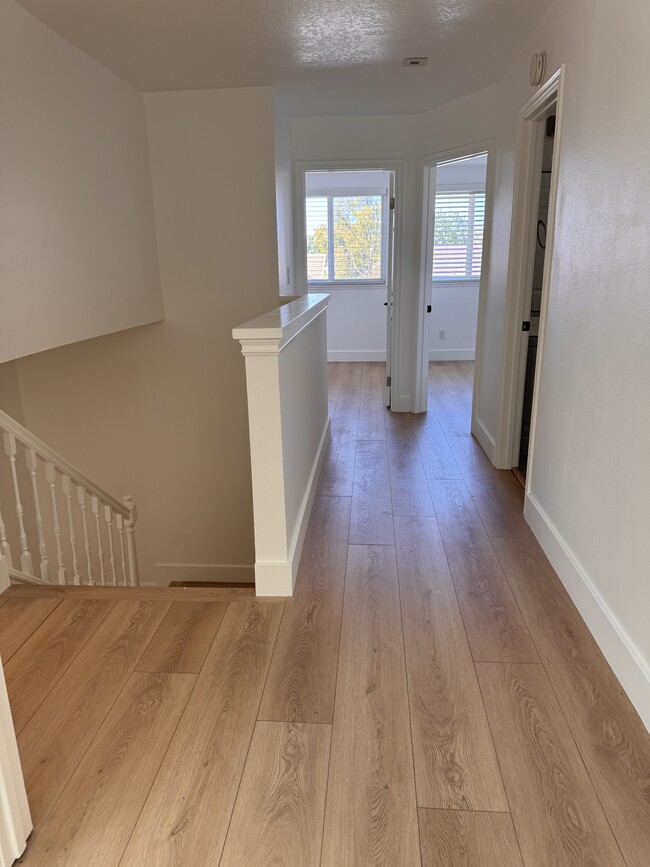 Building Photo - 23940 Vía Rosa Linda