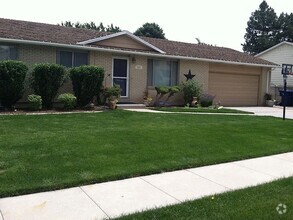 Building Photo - 5 Bedroom Taylorsville Home