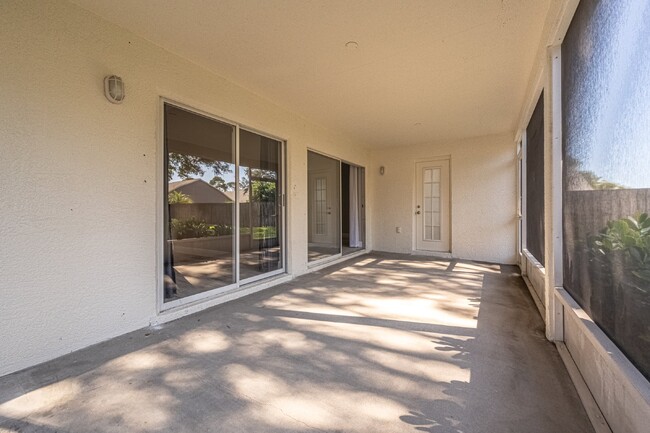 Building Photo - Fully Renovated 3 Bedroom Home on Quiet Cu...