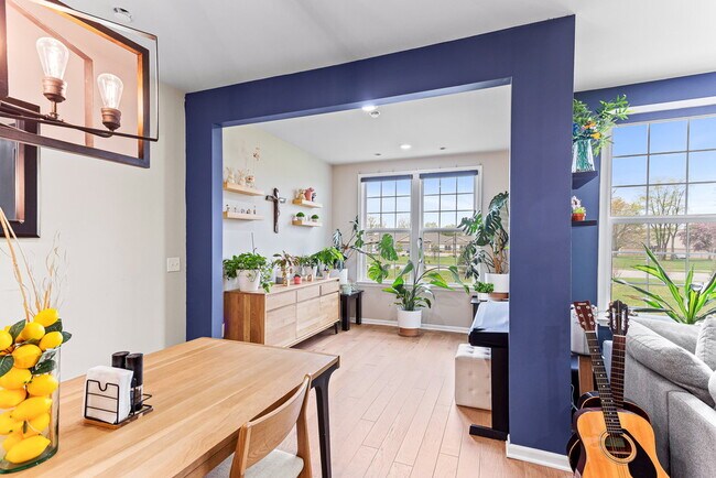 Building Photo - 1675 Addison Cir