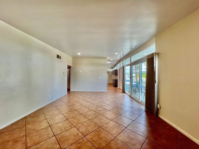 Building Photo - AVAILABLE NOW! 3 Bedroom 2 Bathroom POOL HOME in Palm Springs !