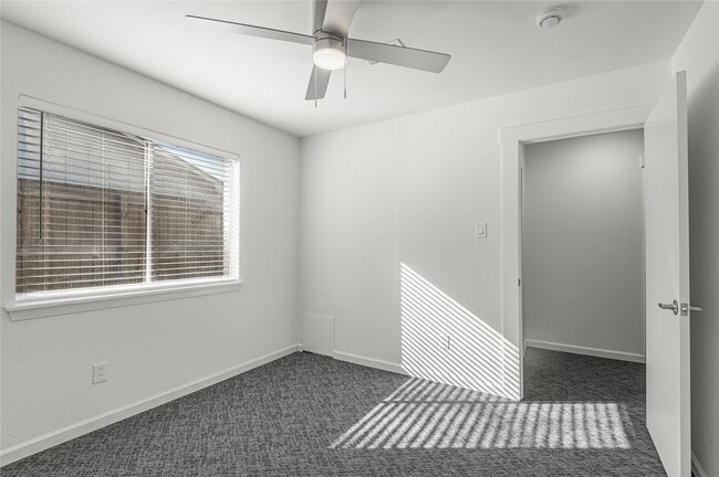 Building Photo - 1805 Ave Q