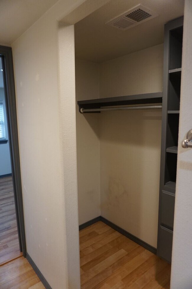 Building Photo - 2618 22