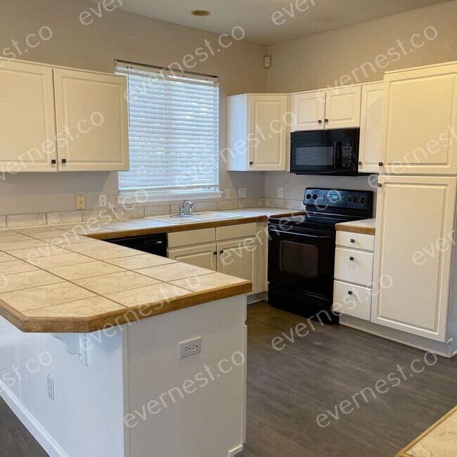 Building Photo - 8956 Goosander Way