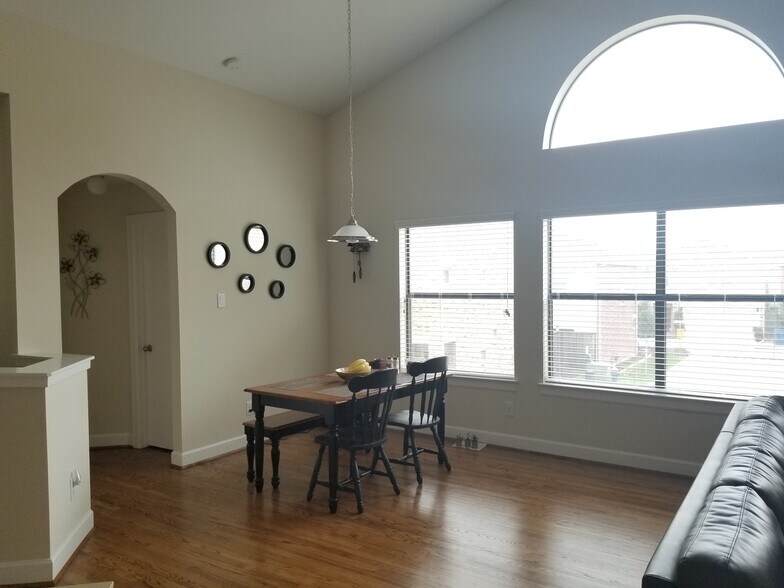 Dining (Upstairs) - 3709 Main Plaza Dr