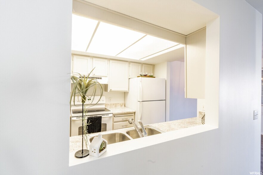 Kitchen - 822 E Gatewood Dr