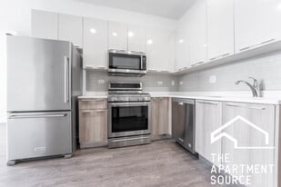 Building Photo - 931 W Dakin St