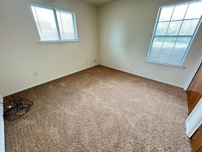 Building Photo - 3802 Hereford Ln