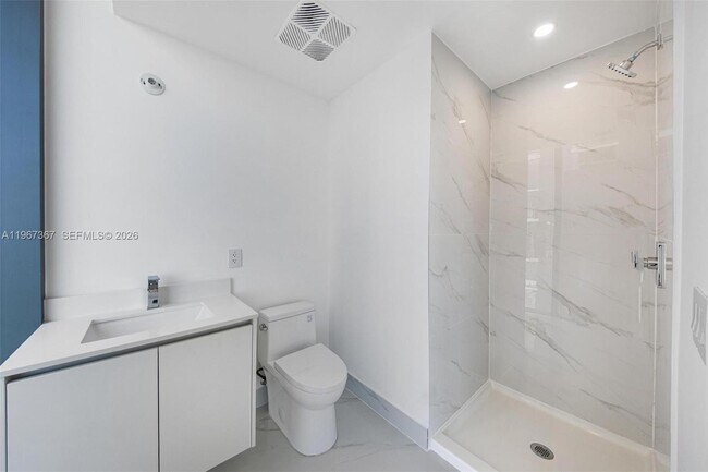 Building Photo - 700 NE 24th St