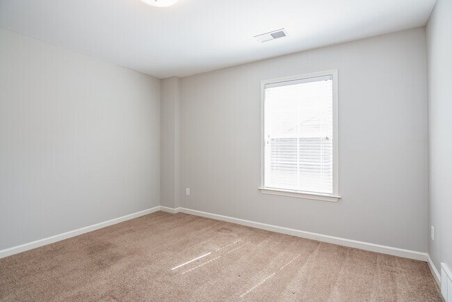 Building Photo - 4902 Longleaf Oak Cove