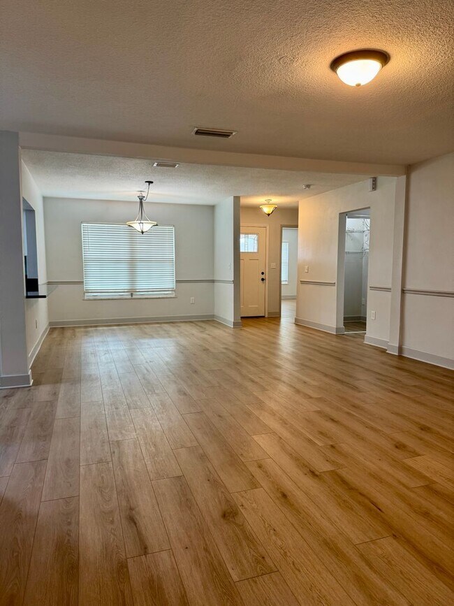 Building Photo - Remodeled Tampa Home