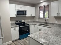 Building Photo - 5 Bedroom/2 Bathroom House in Layton