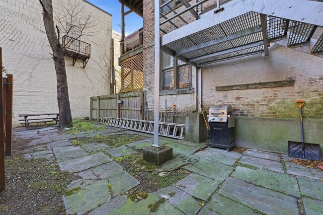 Building Photo - 174 Grand St